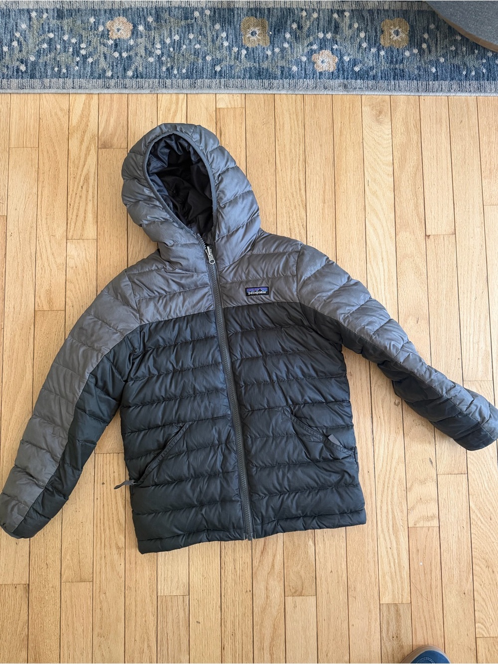 Patagonia Kids Two-Tone Gray Hooded Puffer Jacket (small FLAW read listing!)